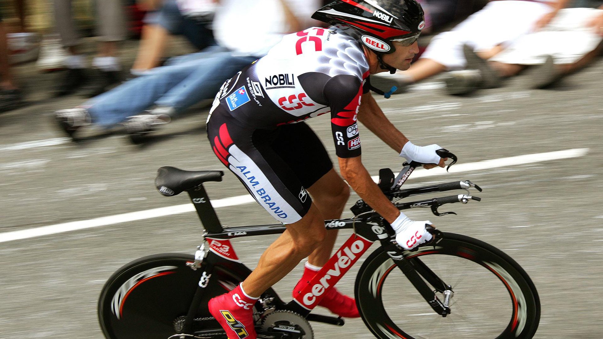 波尔曼在橄榄球冠军锦标赛中展现无与伦比的球场智慧，博尔特橄榄球